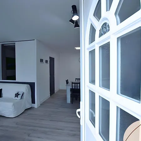 De Serge شقة *